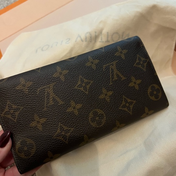 Louis Vuitton Emilie Wallet w/ change pouch - Picture 5 of 9